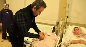 Vali Ünlü'den yeni yılın ilk bebeklerine ziyaret