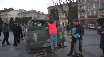 Ukrayna'nın Lviv kentinde Bahmut cephe hattında tahrip edilen araçlar sergilendi