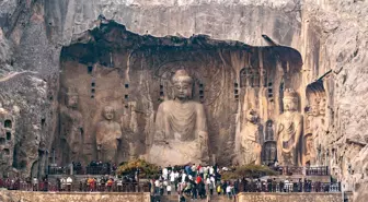 Çin'deki Longmen Mağaraları Yılbaşı Tatilinde Turistlerin İlgi Odağı Oldu