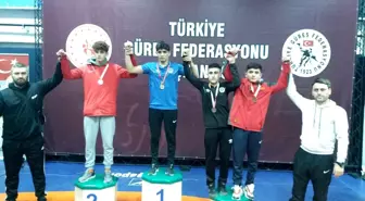 Düzceli güreşçiler 4 madalya ile döndü