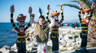 Kuşadalı minikler eğlencenin tadını çıkarıyor