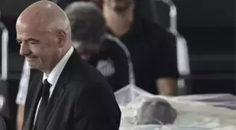 Infantino'dan Pele'nin açık tabutunun başında kıyameti kopartan hareket! Tepkiler çığ gibi