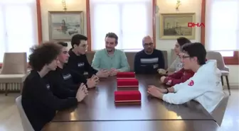 'MATEMATİK SEFERBERLİĞİ' İÇİN YAPILAN YARIŞMADA ÖDÜL ALAN ÖĞRENCİLER KONUŞTUİSTANBUL-'MATEMATİK SEFERBERLİĞİ' İÇİN YAPILAN YARIŞMADA ÖDÜL ALAN...