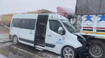 SİS ZİNCİRLEME KAZAYA NEDEN OLDU: 20 YARALI