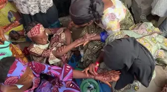 Kamerun'da Müslümanlar sevinçlerini vücutlarındaki kına desenleriyle gösteriyor