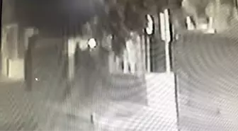 Ümraniye'de bir kişinin öldüğü bir kişinin ağır yaralandığı silahlı kavga kamerada