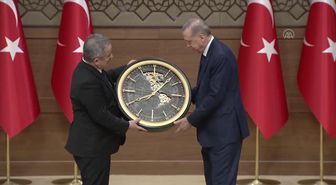 AYD Başkanı Burhan '7. Anadolu Medya Ödülleri' töreni ile yerel medyanın sorunlarını değerlendirdi