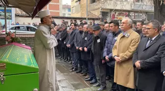 Evinde ölü bulunan kadın toprağa verildi