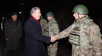 Milli Savunma Bakanı Akar, Gazi Osman Paşa Kışlası'nı ziyaret etti