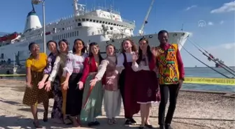 PORT SAID - Dünyanın en büyük yüzen kütüphanesi 'Logos Hope' Mısır'da demirledi