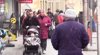 Samsun-Ankara kara yolunun Çorum kesiminde kar ulaşımı güçleştirdi