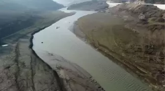 Yağış azlığı Hasanlar Barajı'nda su seviyesini düşürdü