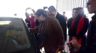Bakan Yanık, 'Ceza Yeme Fıstık Ye' dedi, sürücülere Osmaniye fıstığı ikram etti