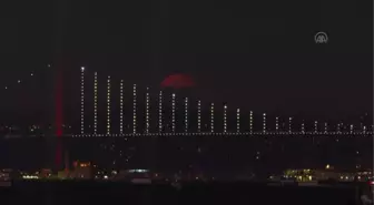 Dolunay, 15 Temmuz Şehitler Köprüsü ile birlikte güzel görüntü oluşturdu