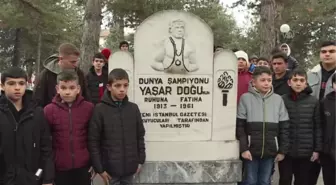 Efsane güreşçi Yaşar Doğu, kabri başında anıldı