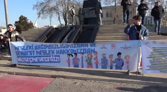 İstanbul'daki Hekimler Kadıköy'de Bir Araya Geldi: 'İktidar ve Bakanlık Her Alanda Dikensiz Gül Bahçesi Yaratmak İstiyor'