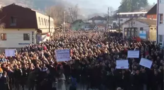 Kosova'da biri çocuk 2 Sırp'ın Noel kutlamaları sırasında yaralanması protesto edildi