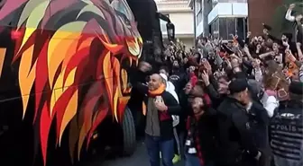 Yalnız bırakmadı! Derbi için Kadıköy'e giden Galatasaray takım otobüsünde sürpriz isim