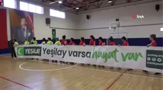 Kadın öğretmen ve öğrenciler bağımlılığa 'futbol' oynayarak dikkat çekti
