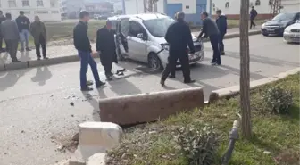 OTOMOBİL, REFÜJE ÇIKIP DEVRİLDİ 1 YARALI