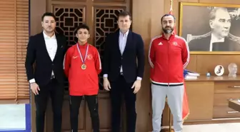Tekvando Şampiyonundan Çerkezköy Belediye Başkanı Akay'a Ziyaret