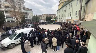 Beşinci kattan boş havuza düşen öğretmen, son yolculuğuna uğurlandı