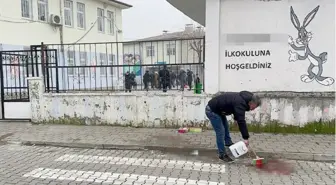 Gözü dönen adam eski eşine okulun önünde kurşun yağdırdı: 1 ölü, 2 yaralı