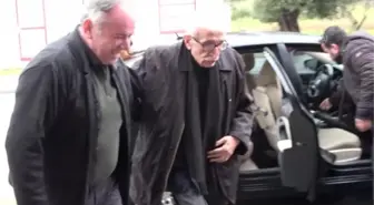 Yazar Hanri Benazus, Atatürk ile tanıştığı Ortaklar Tren Garı'nı gezdi