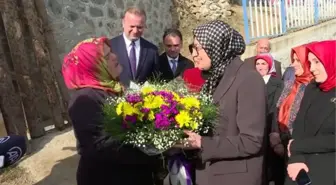 AK Parti'li Belgin Uygur, şehit Eren Bülbül'ün mezarını ziyaret etti