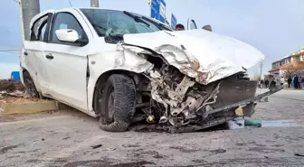 Tır ile otomobilin çarpışması sonucu 5 kişi yaralandı