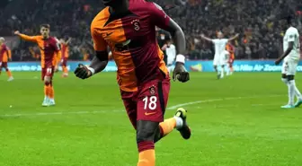 Bafetimbi Gomis bu sezonki gol sayısını 10'a çıkardı