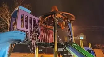 Edirne'de, parktaki çocuk oyun grupları ateşe verildi