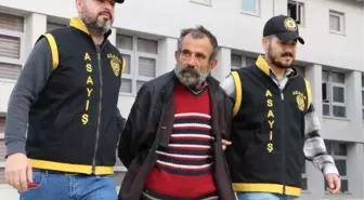 ISINMAK İÇİN KARTONLARI TUTUŞTURDU; SIÇRAYAN ALEVLE HALK PAZARININ DEPOSU YANDI