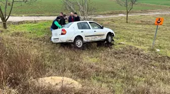 Kontrolden çıkan otomobil yol dışına uçtu: 3 yaralı