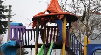 Uzunköprü Belediyesi ilçedeki bir parktaki çocuk oyun grubunun yakıldığı iddiasıyla suç duyurusunda bulundu
