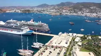 Muğla'ya gelen 'yüzen oteller' turizm hareketliliğini artırdı