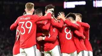 Manchester United zirve takibini sürdürüyor