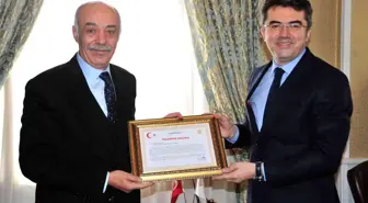Vali Memiş'ten Yücelik'e teşekkür belgesi