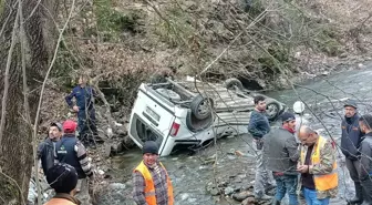 Aydın'da kayıp olarak aranan 2 kişi çaya yuvarlanan araçta ölü bulundu