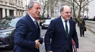 Bakan Akar İngiltere Savunma Bakanı Wallace ile görüştü