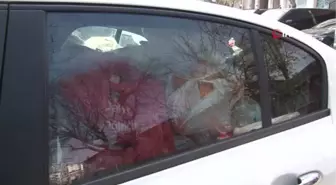 Çöp ev değil, çöp araba... Arabada yaşayan adam aracını çöplüğe çevirdi
