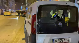 Park halindeki 3 araç maganda kurşununa hedef oldu