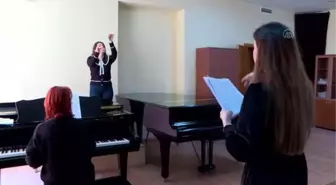 Türkiye mezunu Azerbaycanlı koro şefi Asadova: 'Türkiye Bursları bana yeni ufuklar açtı'