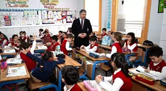 Vali Yılmaz, kendisine mektup yazan öğrencileri ziyaret etti