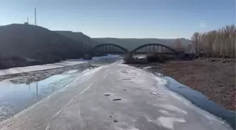 Aras Nehri'nin büyük bölümü buz tuttu