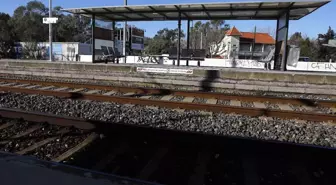 Fransa'da emeklilik yaşının yükseltilmesine karşı binlerce kişi sokağa çıktıProtestolar nedeniyle toplu taşıma durma noktasına geldi, bazı okullar...