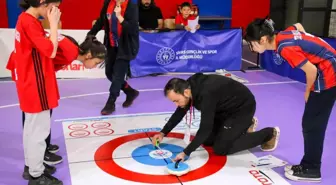 Sivas'ta okullar Floor Curling de yarıştı