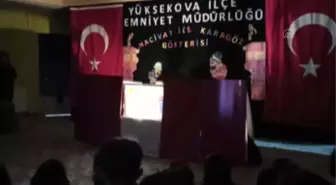 Yüksekova polisi Hacivat ve Karagöz oyunuyla öğrencileri eğlendirdi