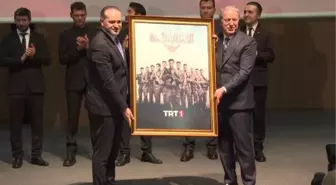 Milli Savunma Bakanı Akar ve komutanlar, Al Sancak dizisini oyuncularla birlikte izledi
