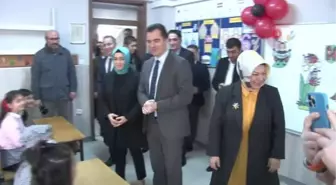 Başkan Döğücü, ara tatile giren öğrencilere karne dağıttı